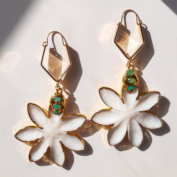 16K GOLD PLATED HANDMADE SHELL HOOP EARRINGS - Picture 3 of 4